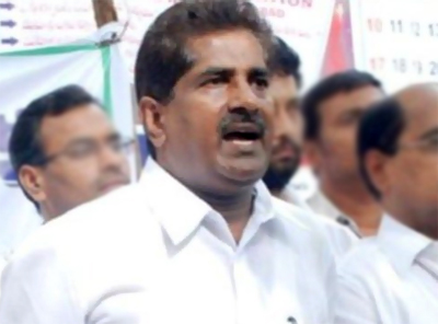 రాష్ట్ర విభజనకు సంబంధించిన ఆఖరి అంకం పార్లమెంటుకు చేరుకున్న నేపథ్యంలో ఏపీ ఎన్జీవోలు సమైక్య రాష్ట్రాన్ని కోరుకుంటూ సమ్మె   శంఖారావం పూరించారు. ఈనెల 6 నుంచి సమ్మె చేయనున్నట్టు ఏపీ ఎన్జీవోల అధ్యక్షుడు అశోక్‌బాబు ప్రకటించారు. గురువారం నుంచి   పార్లమెంటు సమావేశాలు ముగిసే సమ్మె కొనసాగిస్తామని